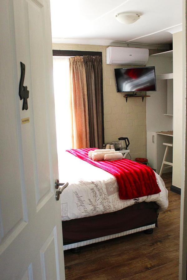 African Adventures Accommodation Durbanville Bagian luar foto