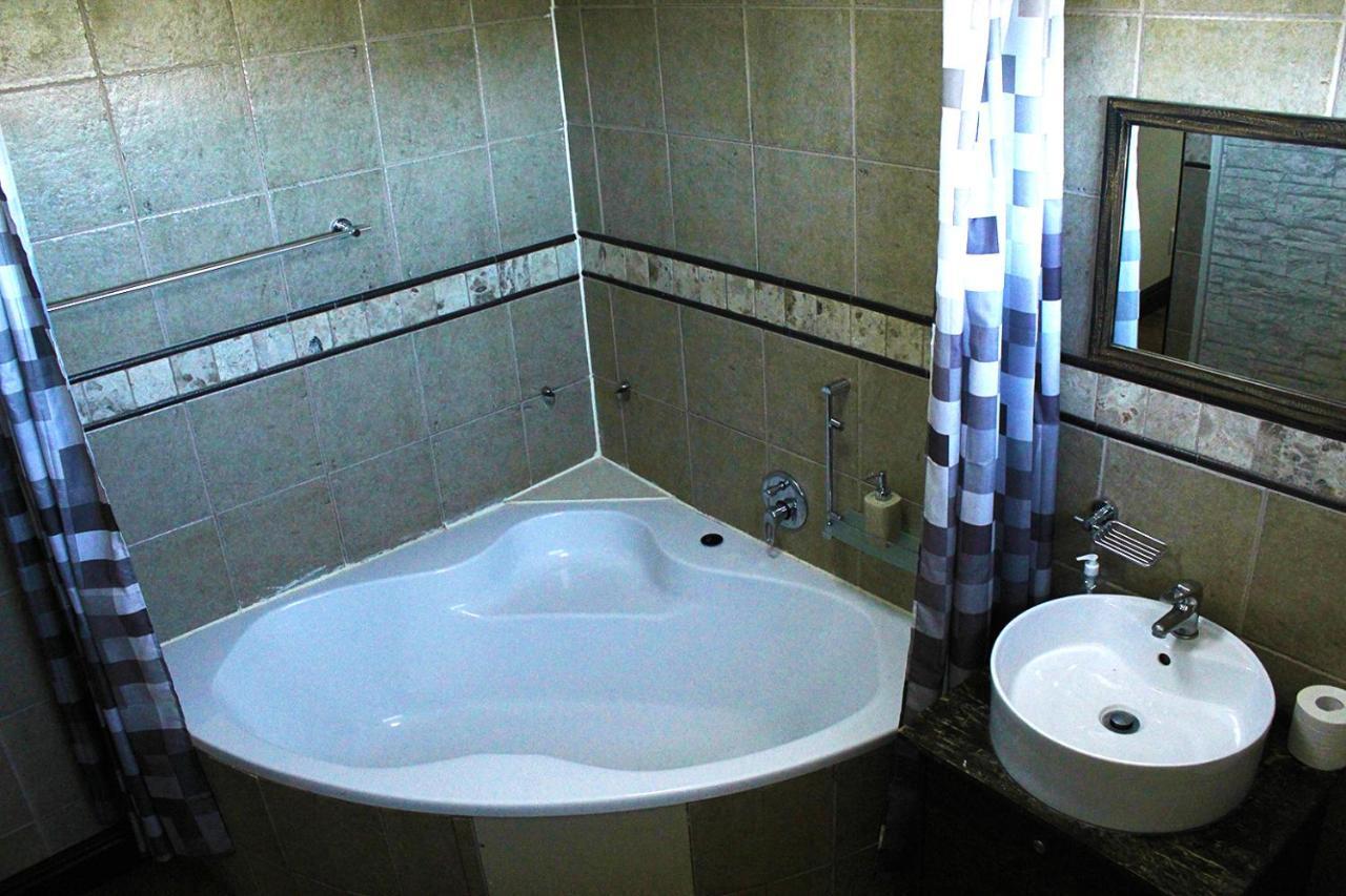 African Adventures Accommodation Durbanville Bagian luar foto